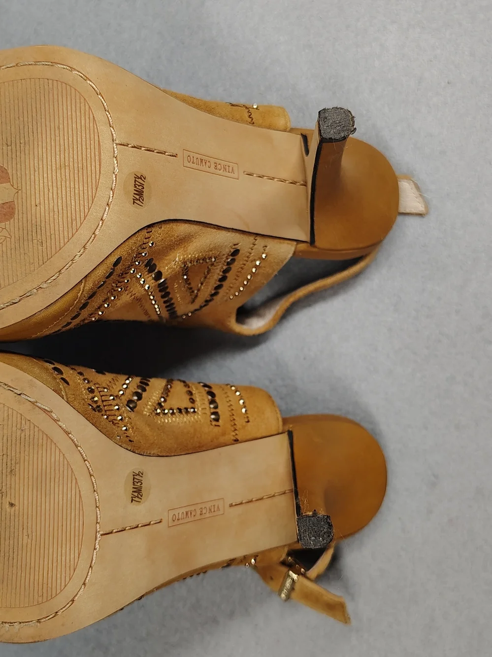 Vince Camuto Peep-Toe Leather Shoes With Buckle Strap Size 7.5 - Picture 6 of 11